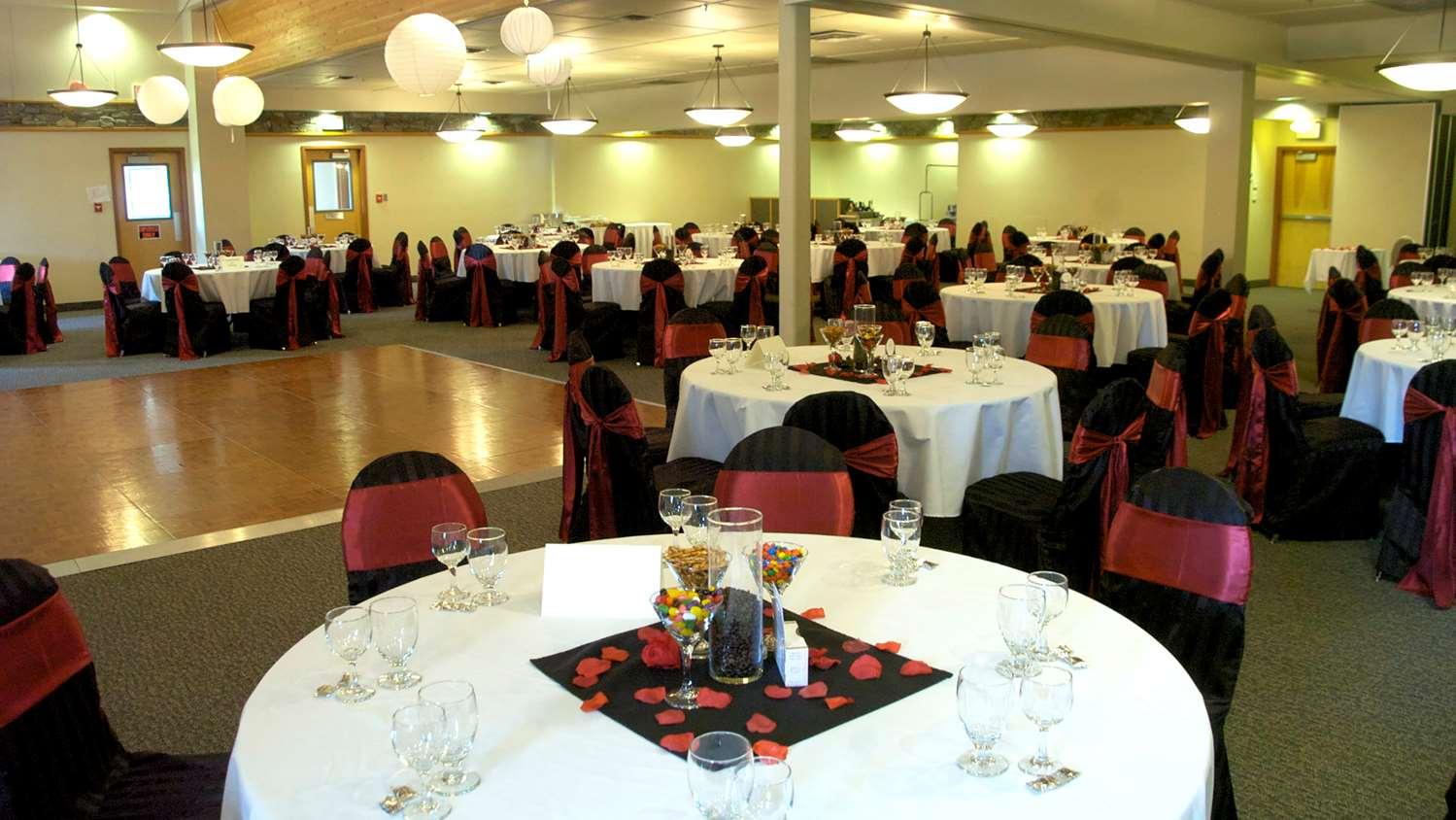Prestige Hudson Bay Lodge & Conference Centre, Worldhotels Crafted Collection Смитърс Екстериор снимка