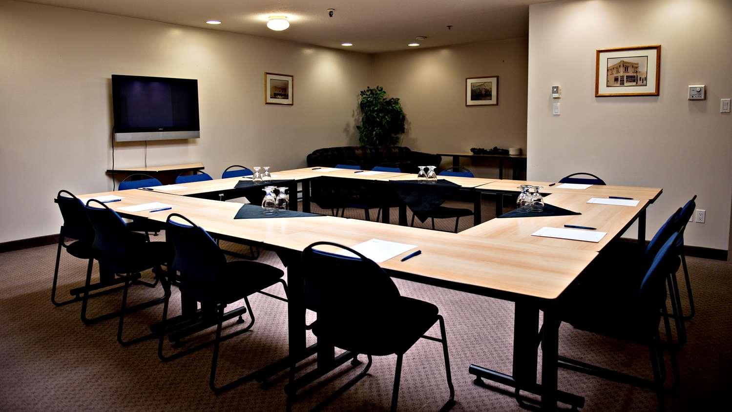 Prestige Hudson Bay Lodge & Conference Centre, Worldhotels Crafted Collection Смитърс Екстериор снимка