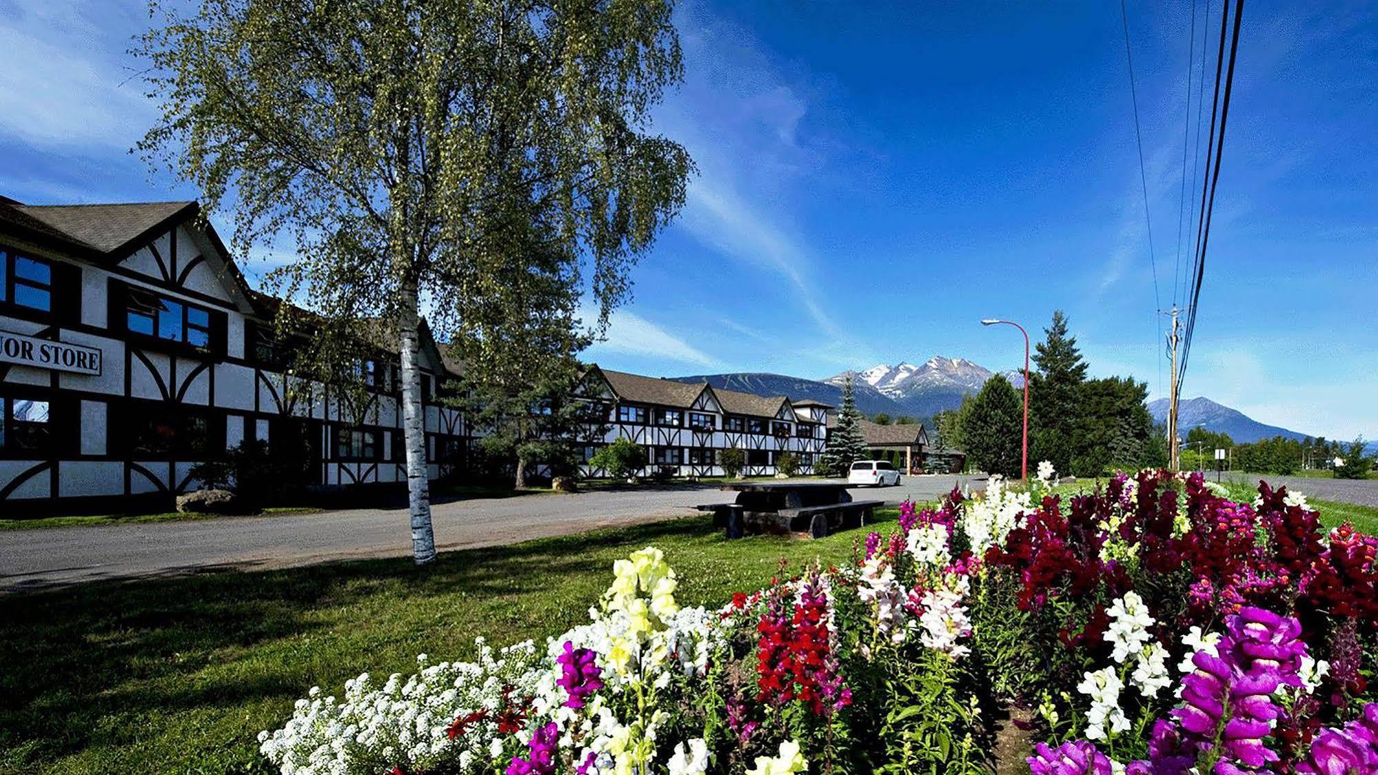 Prestige Hudson Bay Lodge & Conference Centre, Worldhotels Crafted Collection Смитърс Екстериор снимка