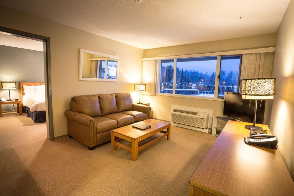 Prestige Hudson Bay Lodge & Conference Centre, Worldhotels Crafted Collection Смитърс Екстериор снимка