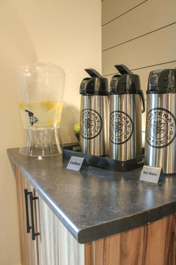 Prestige Hudson Bay Lodge & Conference Centre, Worldhotels Crafted Collection Смитърс Екстериор снимка