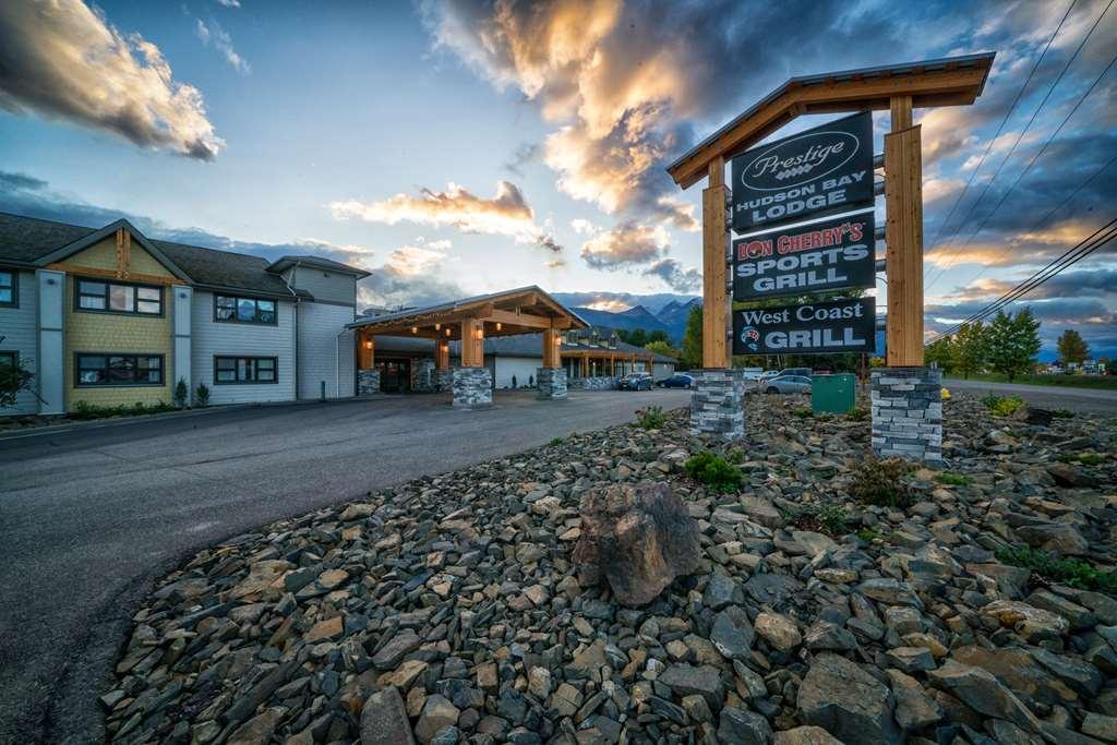 Prestige Hudson Bay Lodge & Conference Centre, Worldhotels Crafted Collection Смитърс Екстериор снимка